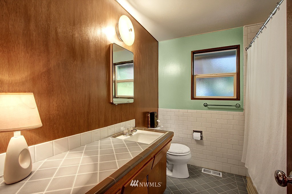 2113 Dayton Avenue Northeast Renton, WA 98056 - Photo 10 of 21