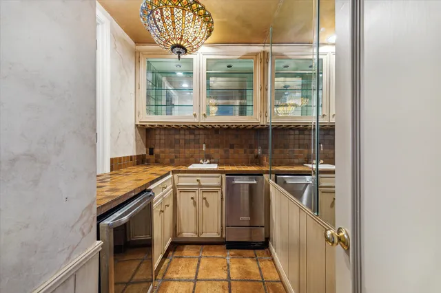 $4,075,000 | 11640 Greenbay Drive, Bunker Hill Village, TX 77024