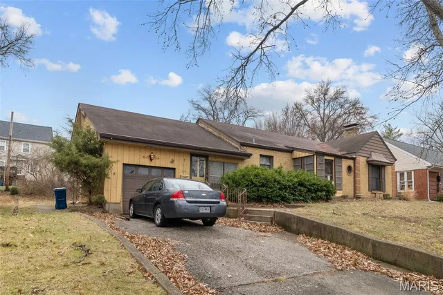 $299,900 | 1175 Hillard Road, St. Louis, MO 63122