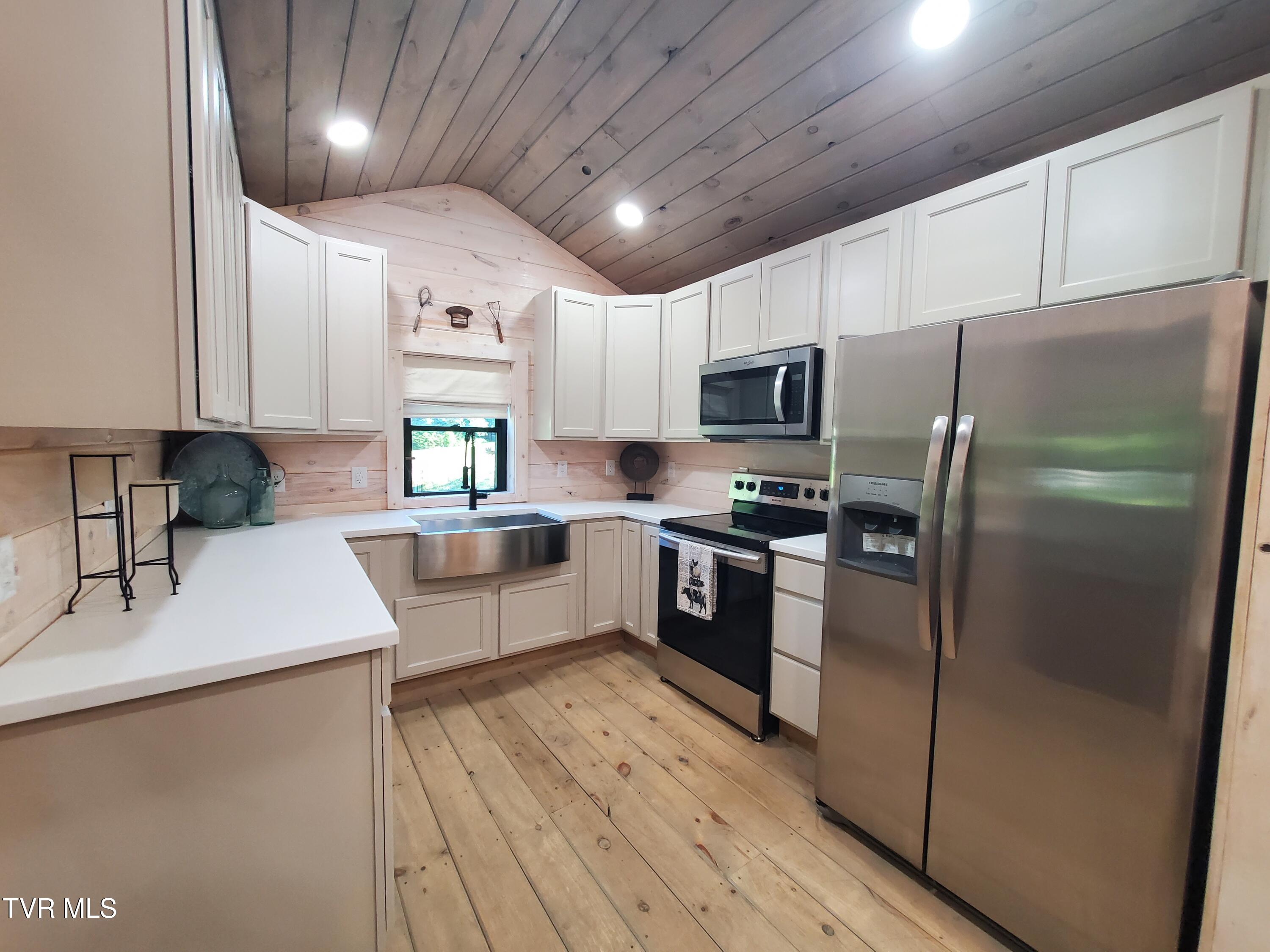 673 Hampton Creek Road Roan Mountain, TN 37687 - Photo 14 of 46 20260603_181455