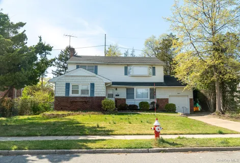 $1,065,000 | 18 Edna Drive, Syosset, NY 11791