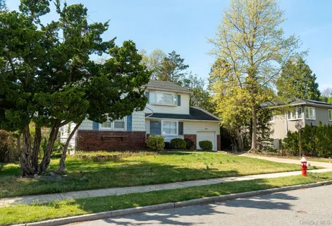 $1,065,000 | 18 Edna Drive, Syosset, NY 11791