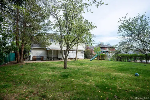 $1,065,000 | 18 Edna Drive, Syosset, NY 11791