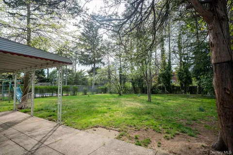 $1,065,000 | 18 Edna Drive, Syosset, NY 11791