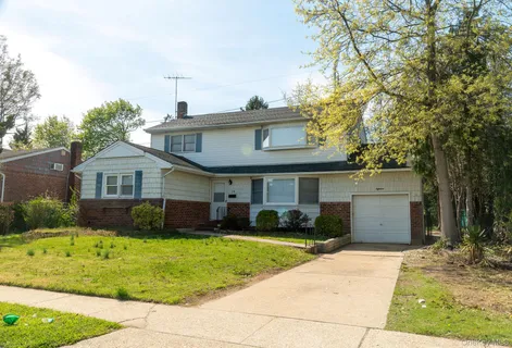 $1,065,000 | 18 Edna Drive, Syosset, NY 11791