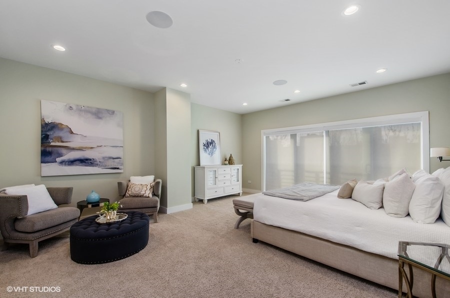 1507 South Prairie Avenue Chicago, IL 60605 - Photo 11 of 25 a spacious bedroom with a bed and a couch