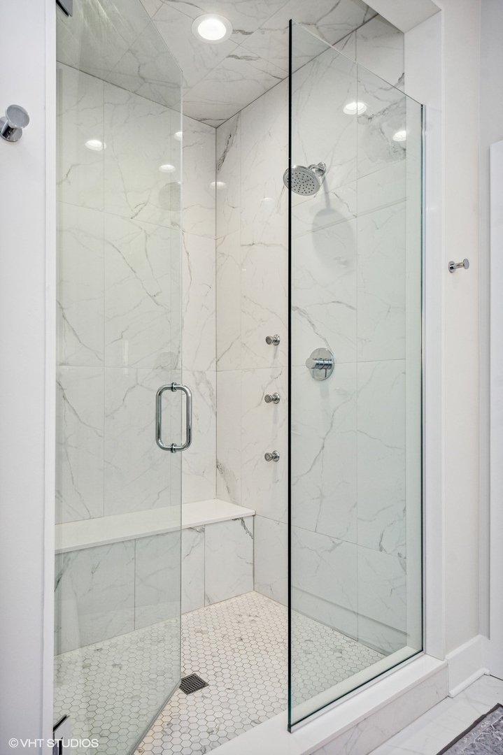 1507 South Prairie Avenue Chicago, IL 60605 - Photo 14 of 25 a bathroom with a shower