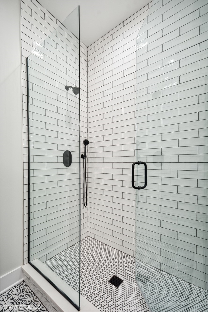 1507 South Prairie Avenue Chicago, IL 60605 - Photo 20 of 25 a bathroom with a shower
