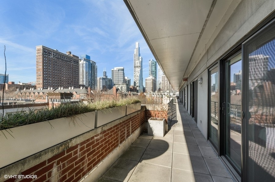 1507 South Prairie Avenue Chicago, IL 60605 - Photo 21 of 25 a view of balcony with city view