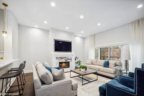 $1,500,000 | 1507 South Prairie Avenue, Chicago, IL 60605