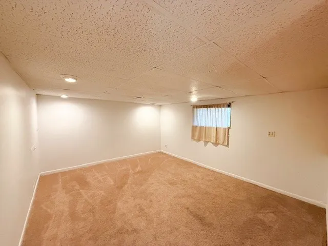 $2,950 | 363 Maple Street, Glen Ellyn, IL 60137