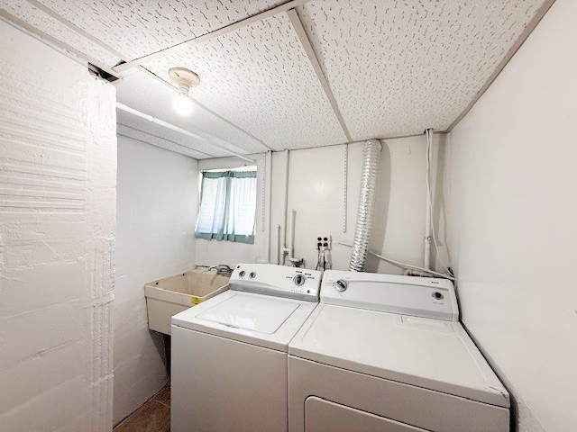 363 Maple Street Glen Ellyn, IL 60137 - Photo 15 of 17 a bathroom with a sink and a mirror