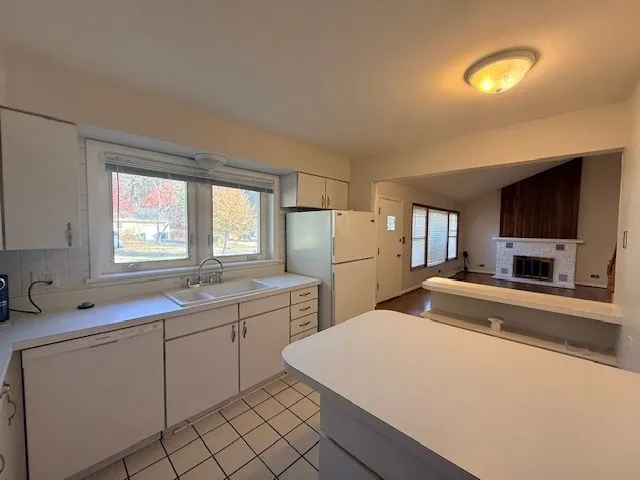 $2,950 | 363 Maple Street, Glen Ellyn, IL 60137