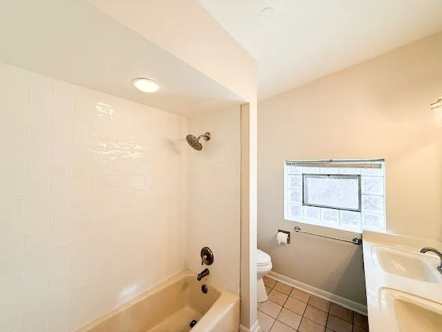 $2,950 | 363 Maple Street, Glen Ellyn, IL 60137