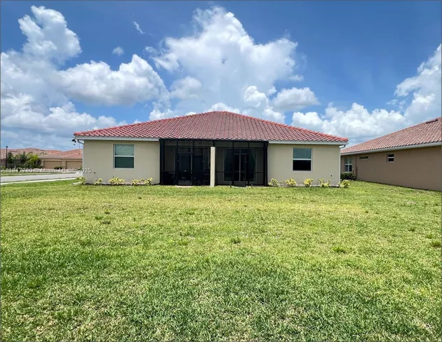 a view of a house with a backyard