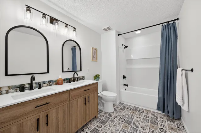 $279,900 | 330 Heritage Trail, Circle Pines, MN 55014