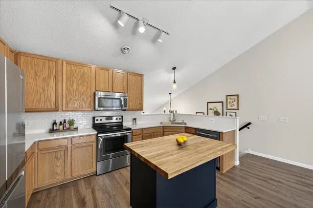 $279,900 | 330 Heritage Trail, Circle Pines, MN 55014