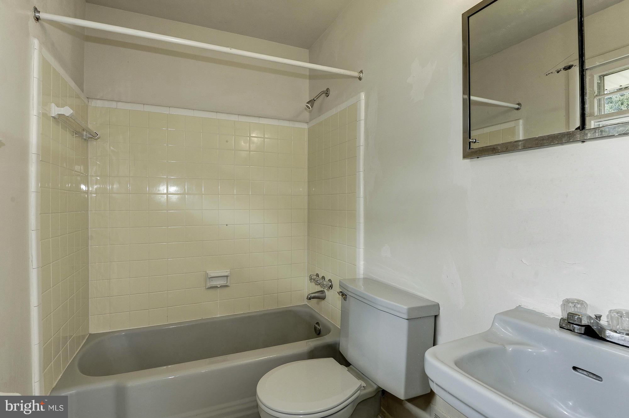 8114 Carrick Lane Springfield, VA 22151 - Photo 13 of 23 Bath