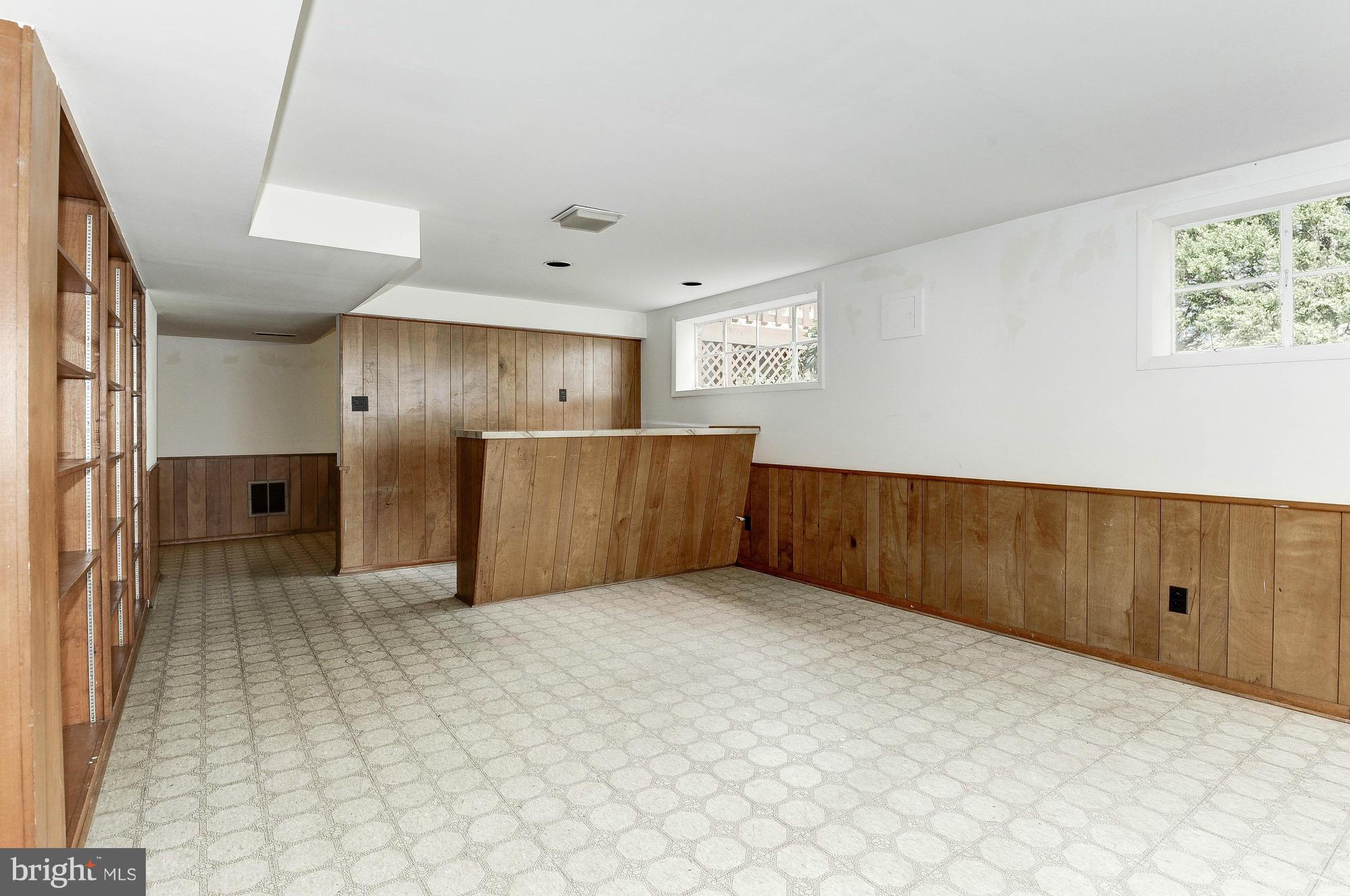 8114 Carrick Lane Springfield, VA 22151 - Photo 18 of 23 Family Room with wet bar