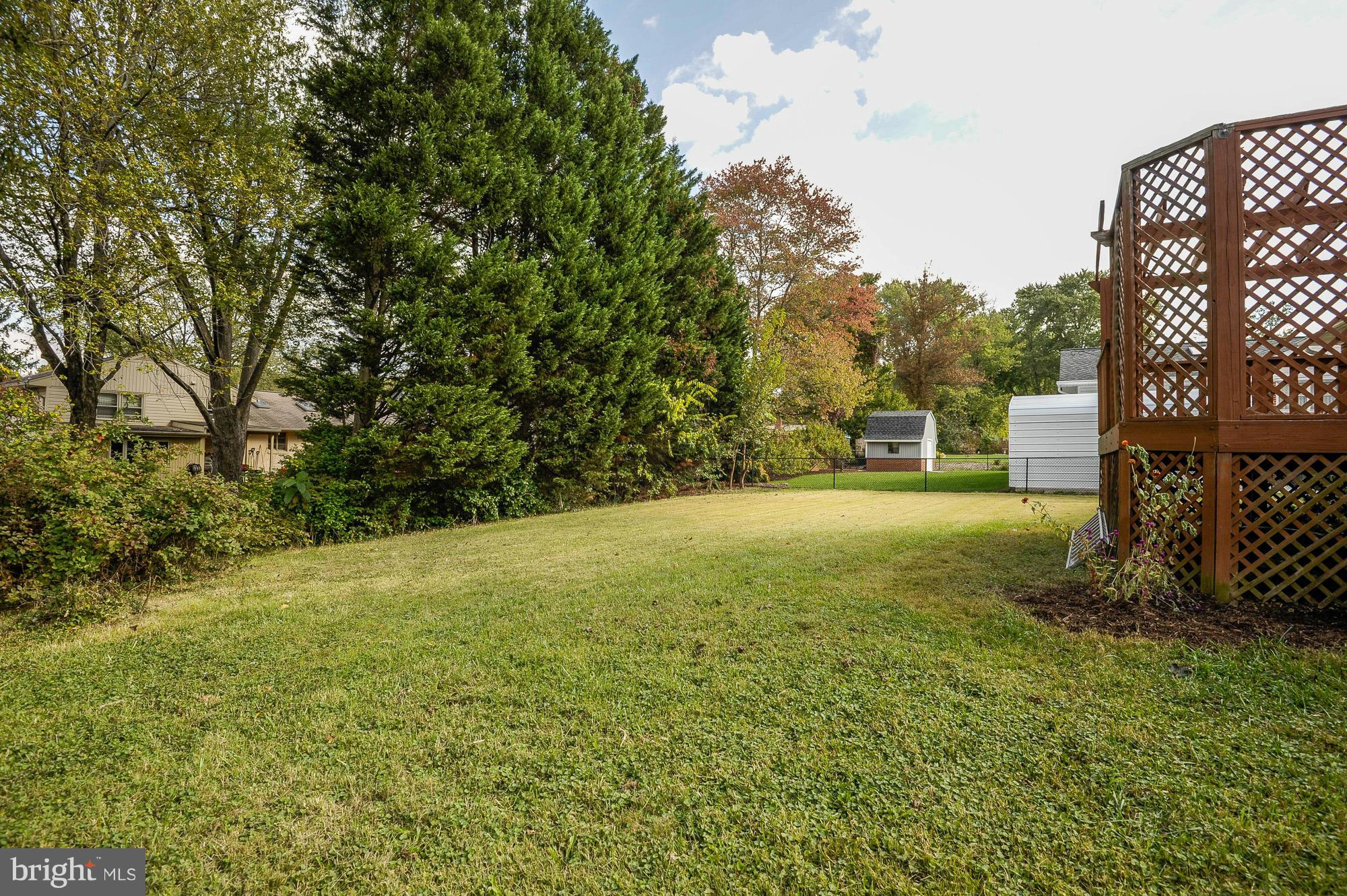 8114 Carrick Lane Springfield, VA 22151 - Photo 3 of 23 Exterior (General) real side yard
