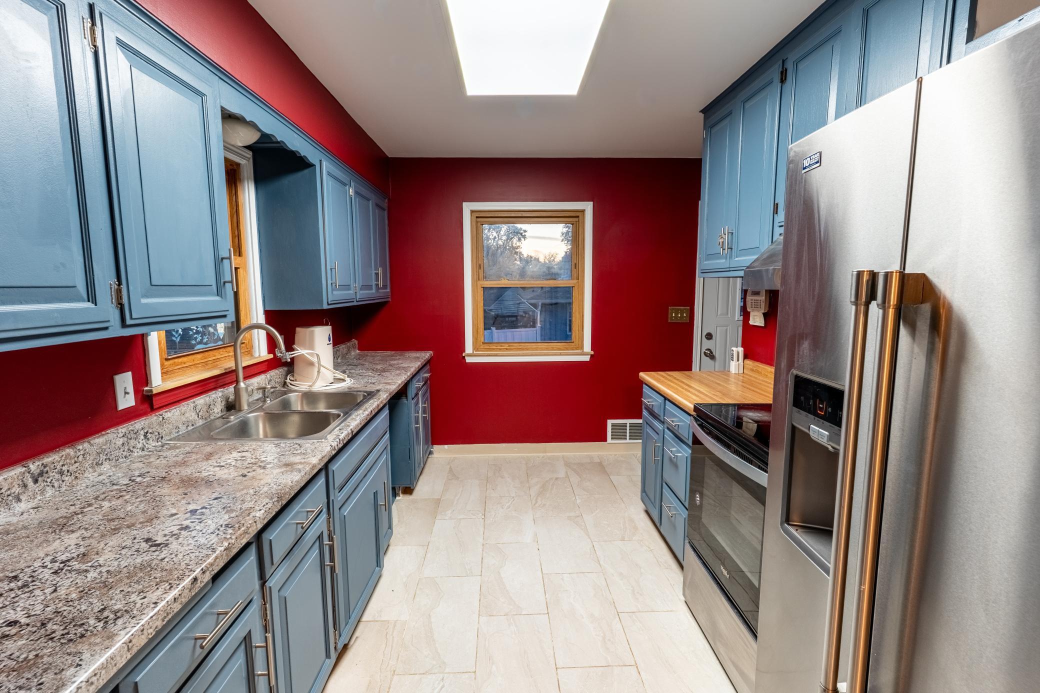 1740 Onacrest Curve Maplewood, MN 55117 - Photo 3 of 16