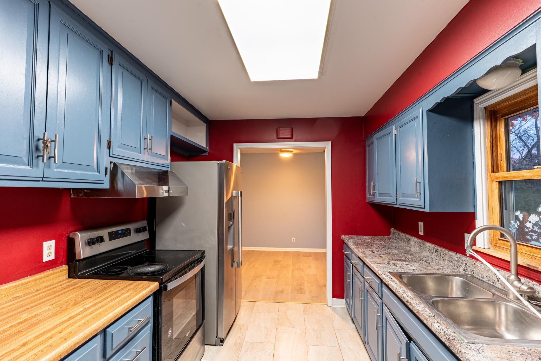 1740 Onacrest Curve Maplewood, MN 55117 - Photo 4 of 16