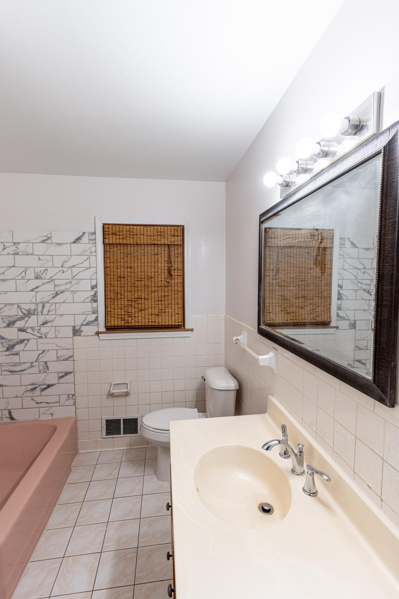 1740 Onacrest Curve Maplewood, MN 55117 - Photo 7 of 16