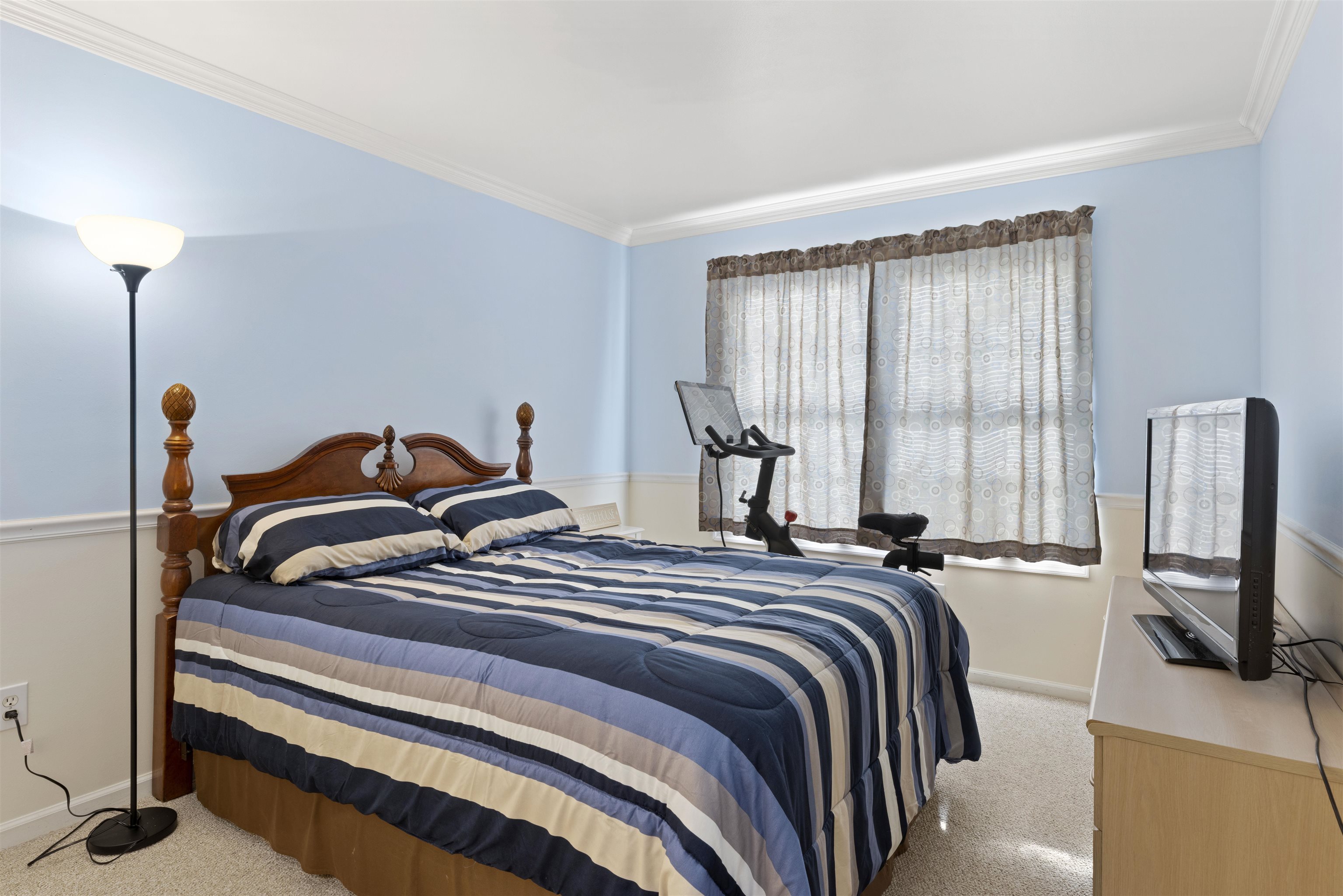 512 West Andrews Avenue, Unit B Wildwood, NJ 08260 - Photo 15 of 25 a bedroom with bed a flat tv screen and a dresser