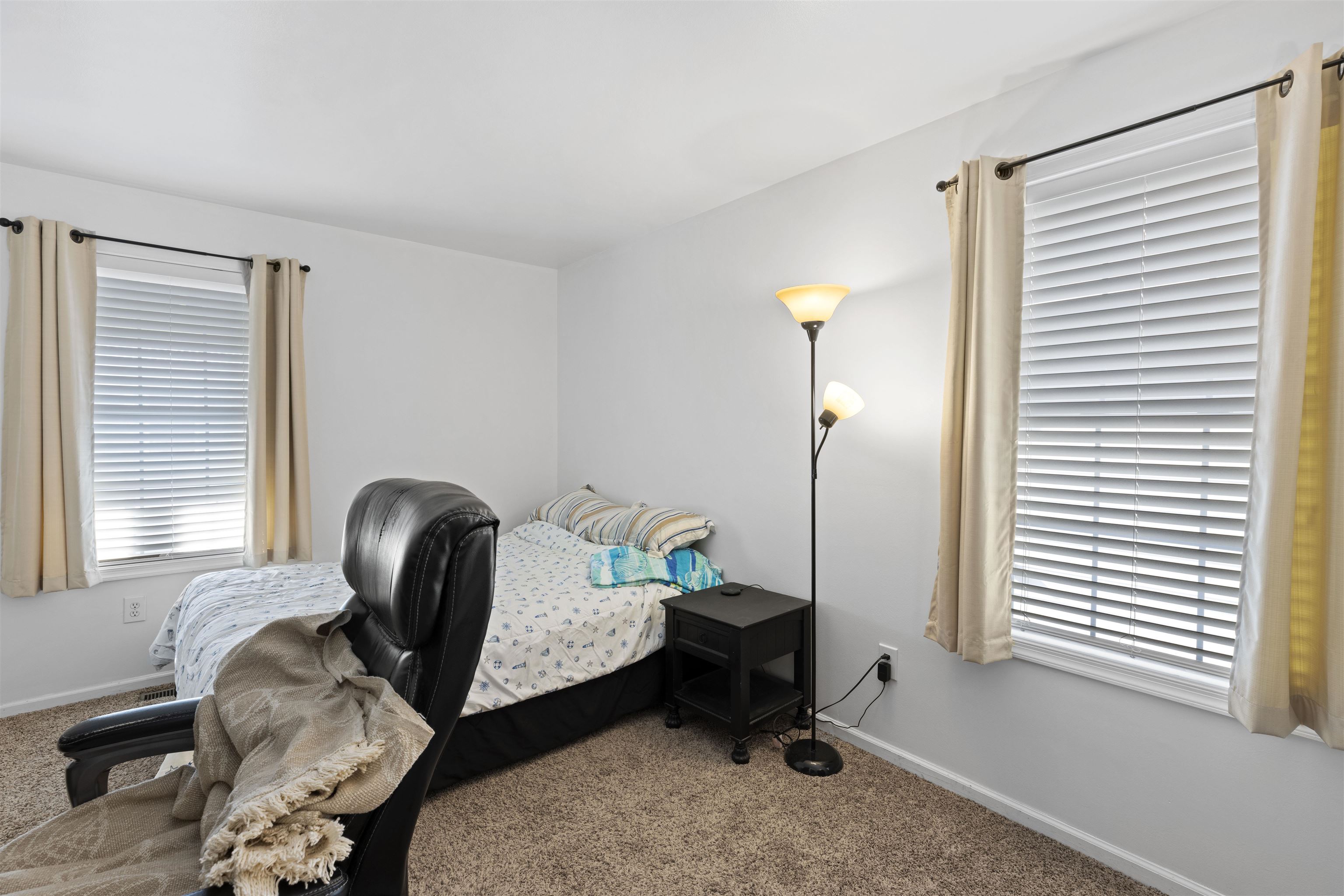 512 West Andrews Avenue, Unit B Wildwood, NJ 08260 - Photo 23 of 25 a living room with furniture and a window