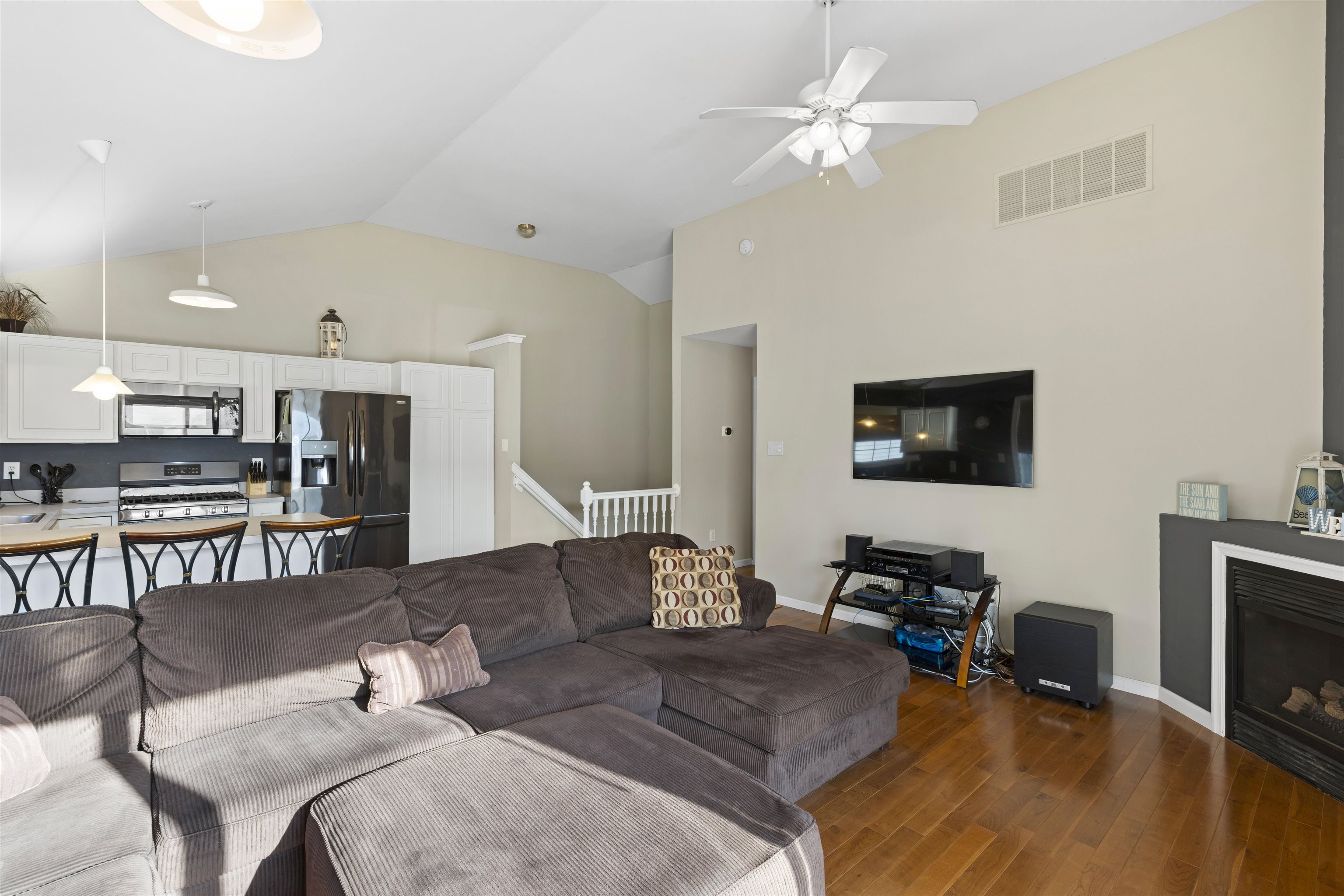 512 West Andrews Avenue, Unit B Wildwood, NJ 08260 - Photo 9 of 25 a living room with furniture and a flat screen tv