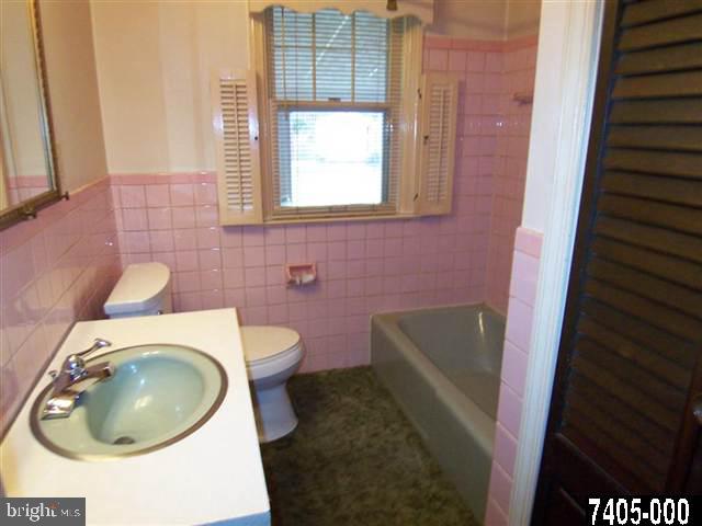 337 Greystone Road York, PA 17402 - Photo 5 of 14 Gallery Image 5