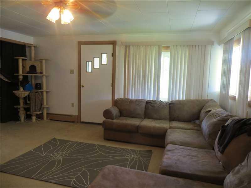 202-204 Foxwood Road Coraopolis, PA 15108 - Photo 4 of 8 Living Room.