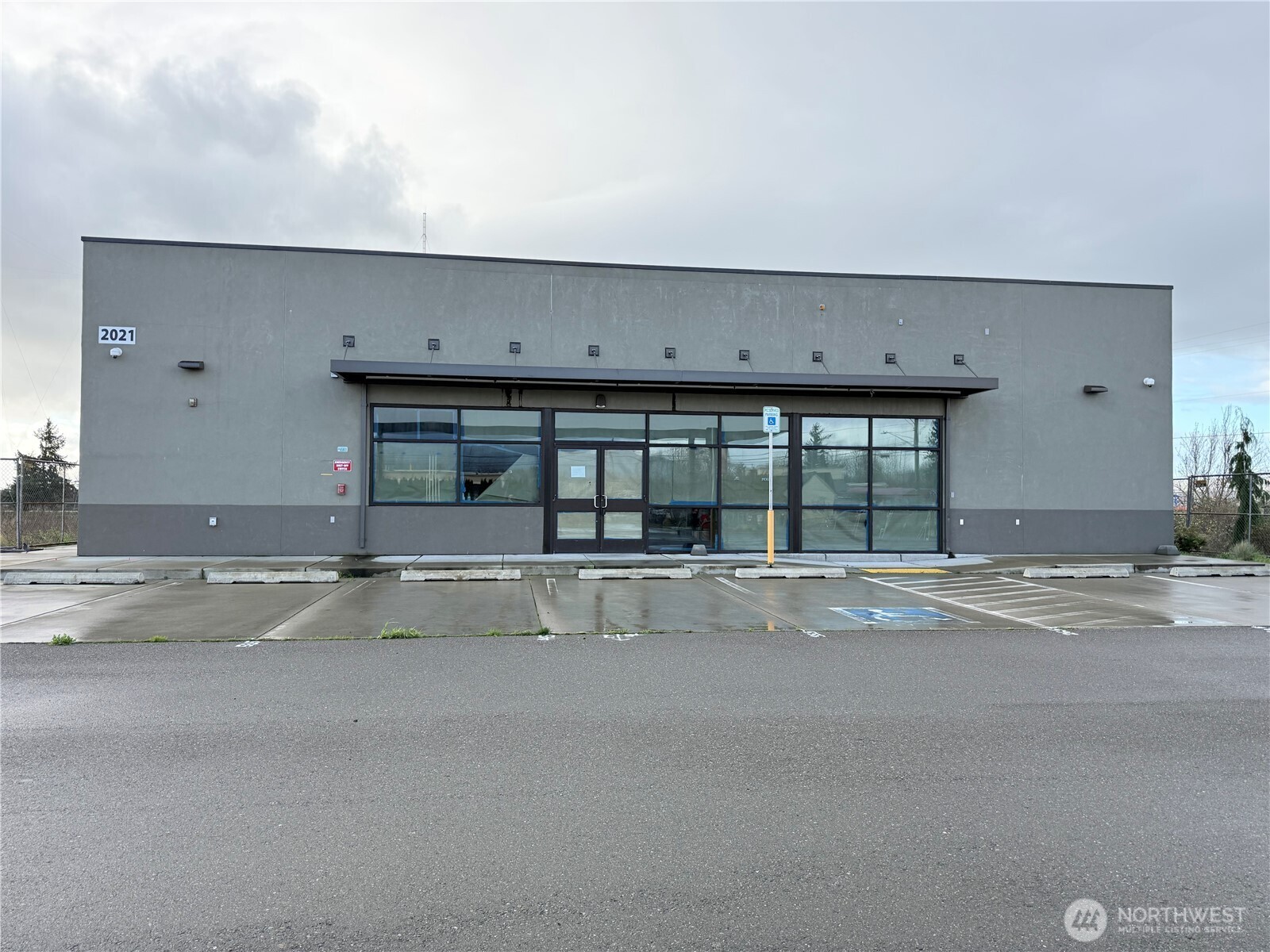 2021 Freeway Drive Mount Vernon, WA 98273 - Photo 2 of 19 front view of a house with a large window