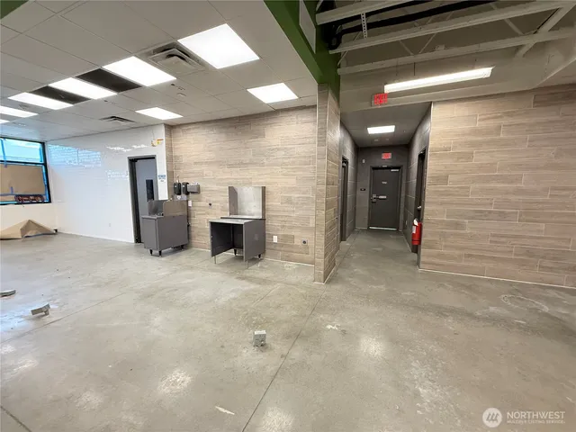 a view of livingroom with furniture