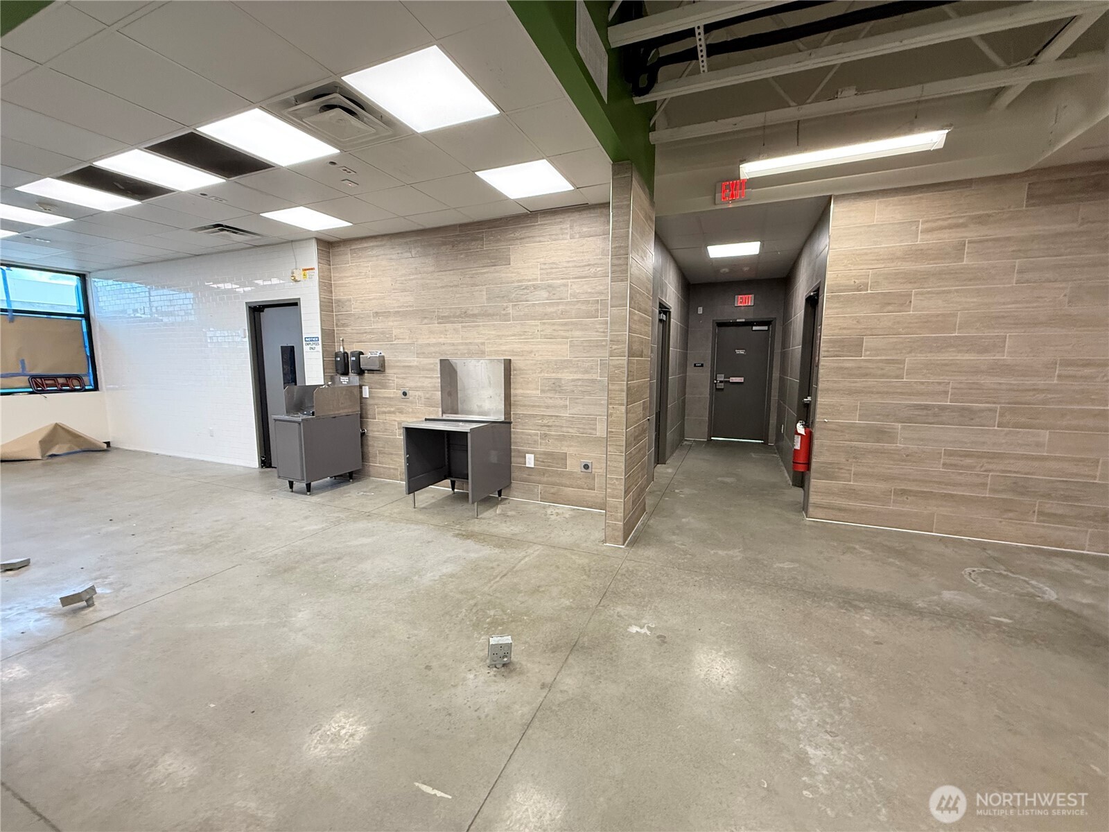 2021 Freeway Drive Mount Vernon, WA 98273 - Photo 6 of 19 a view of livingroom with furniture