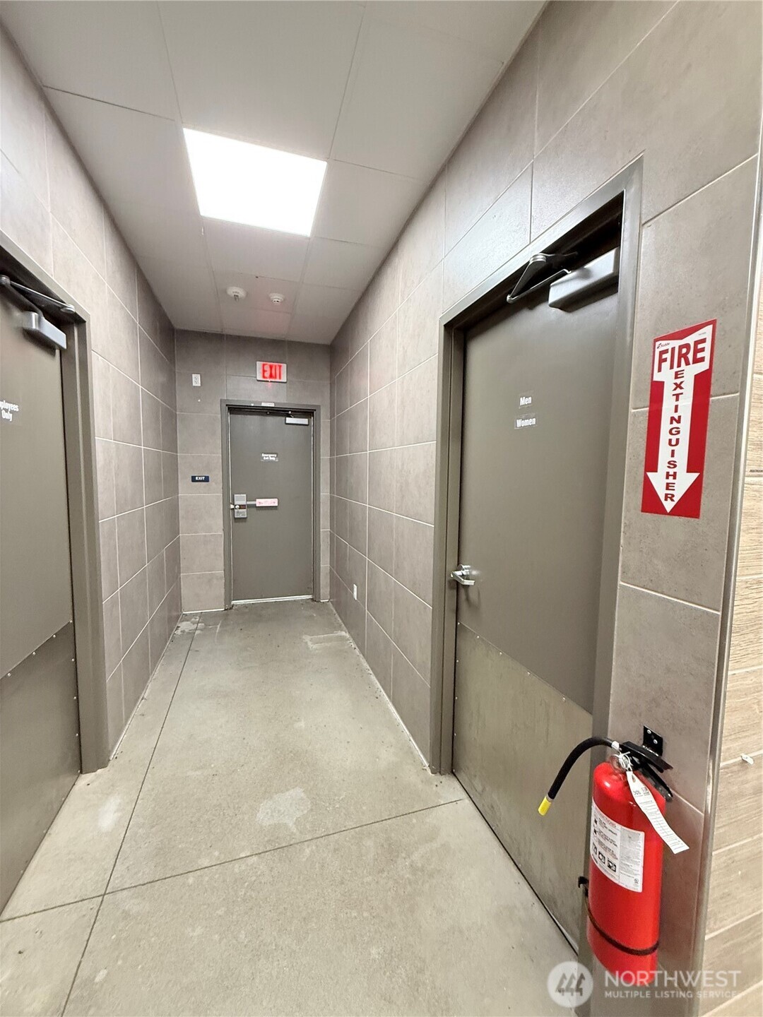 2021 Freeway Drive Mount Vernon, WA 98273 - Photo 7 of 19 workspace with refrigerator and mirror