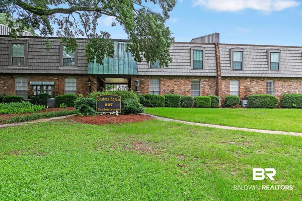 $312,000 | 207 South Mobile Street, Unit 210, Fairhope, AL 36532