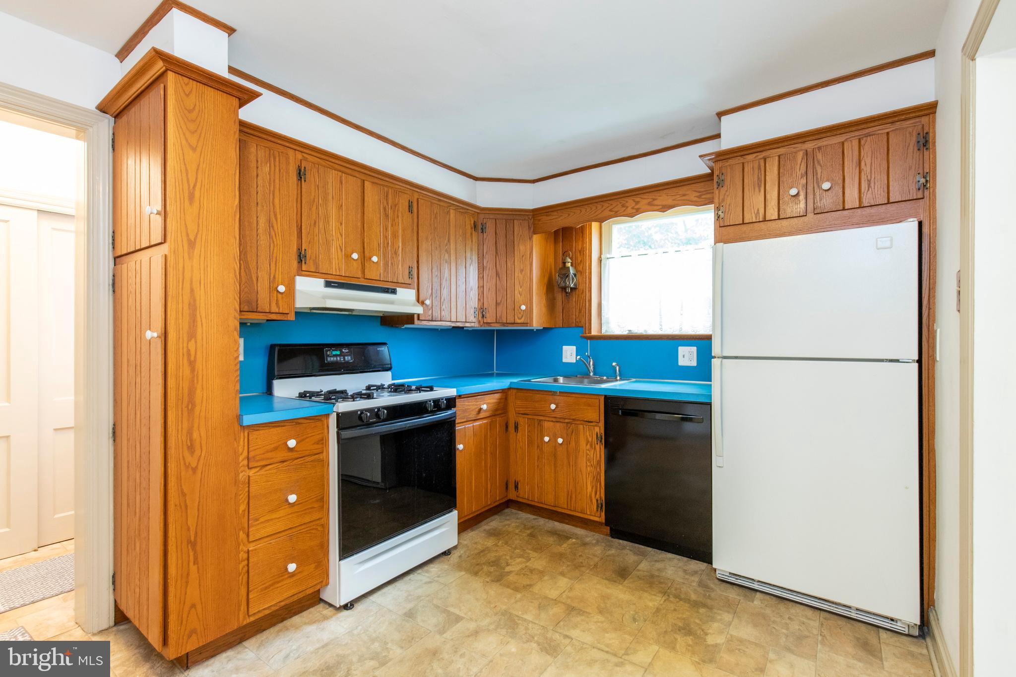 611 Newlin Road Springfield, PA 19064 - Photo 17 of 27 Full kitchen