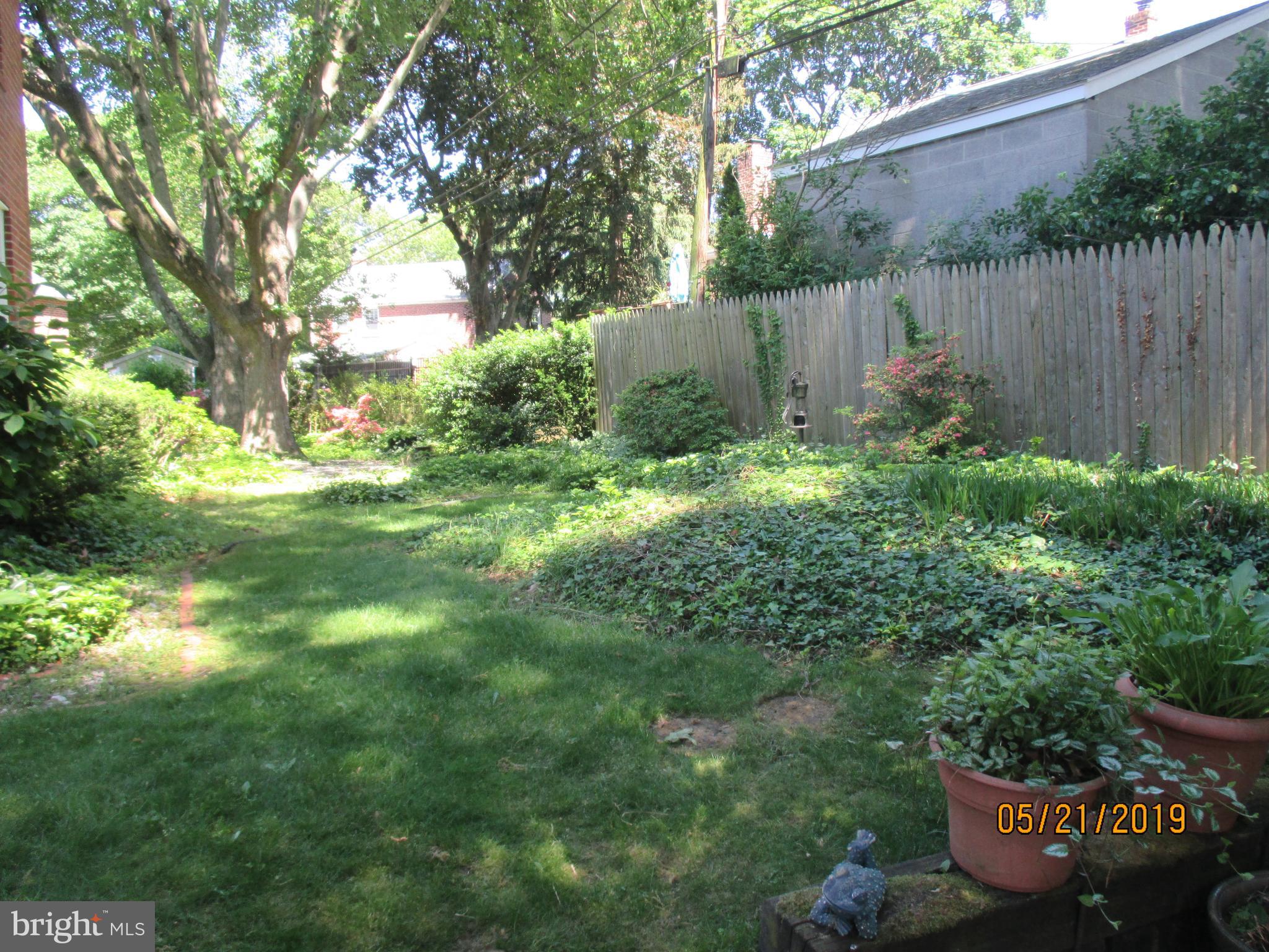 611 Newlin Road Springfield, PA 19064 - Photo 10 of 27 Landscaping