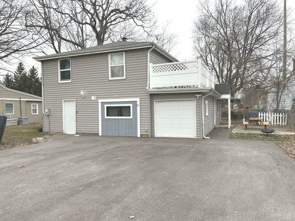 $1,600 | 2604 Fair Oak Lane, Unit B, McHenry, IL 60051