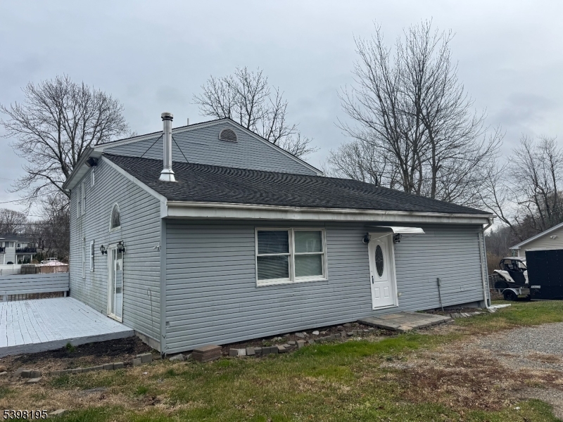 a front view of house with yard