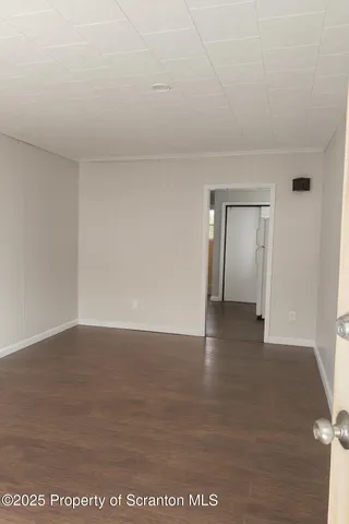 $1,000 | 833 George Street, Throop, PA 18512