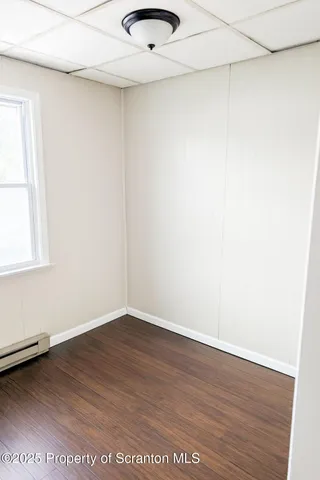 $1,000 | 833 George Street, Throop, PA 18512