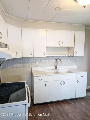 $1,000 | 833 George Street, Throop, PA 18512