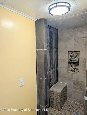 $1,000 | 833 George Street, Throop, PA 18512