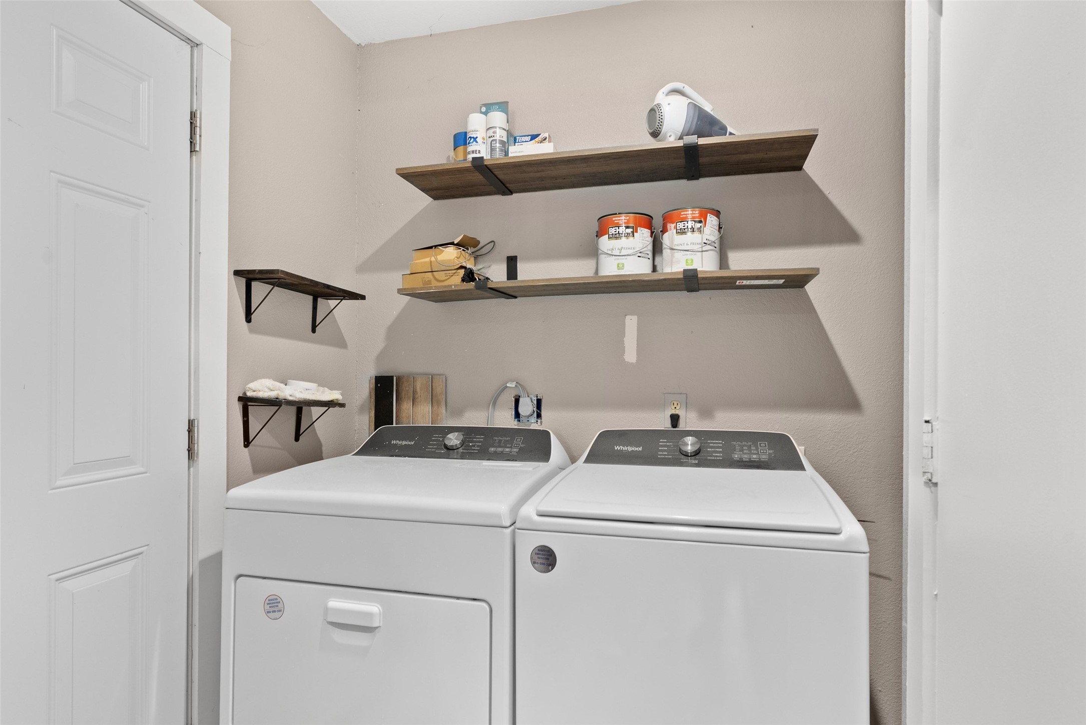 274 Old Austin Trail Elgin, TX 78621 - Photo 22 of 32 a utility room with dryer and washer