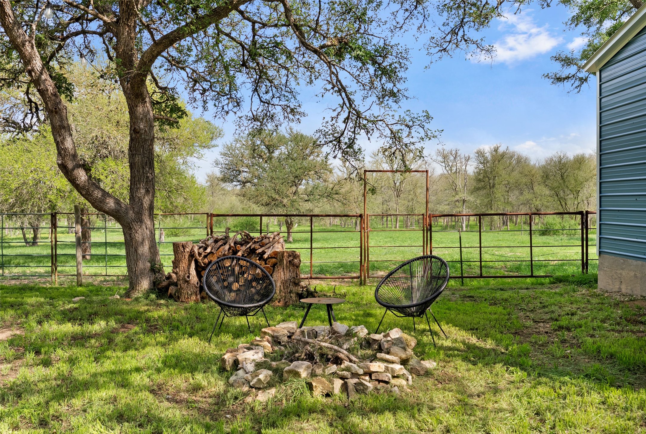 274 Old Austin Trail Elgin, TX 78621 - Photo 25 of 32 a garden view