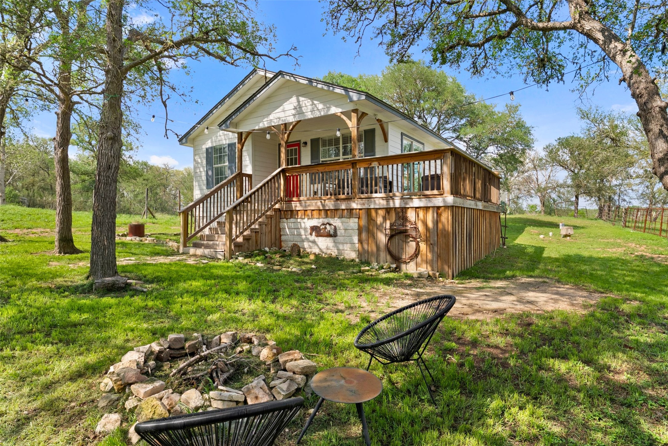 274 Old Austin Trail Elgin, TX 78621 - Photo 5 of 32 a view of a house with a yard