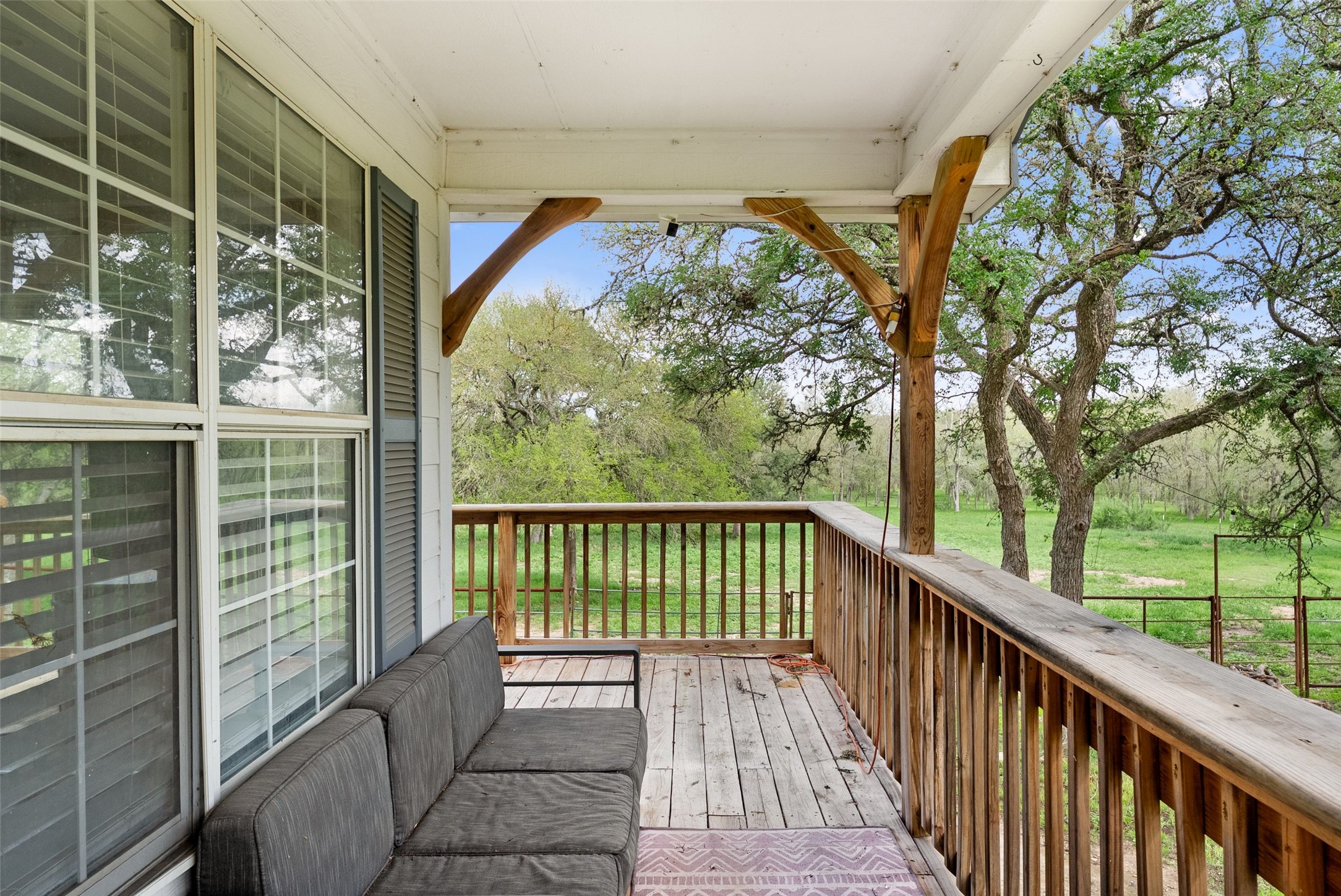 274 Old Austin Trail Elgin, TX 78621 - Photo 6 of 32 a view of balcony with furniture