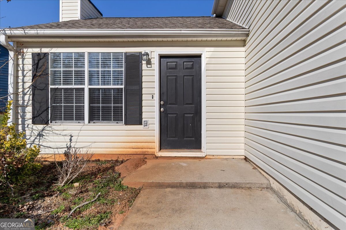 7132 New Dale Road Rex, GA 30273 - Photo 4 of 31 a front view of a house with a window